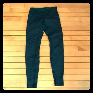 Size 4 Lululemon Wunder Under yoga pants